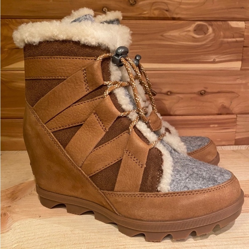 Sorel Joan of arc ankle boot